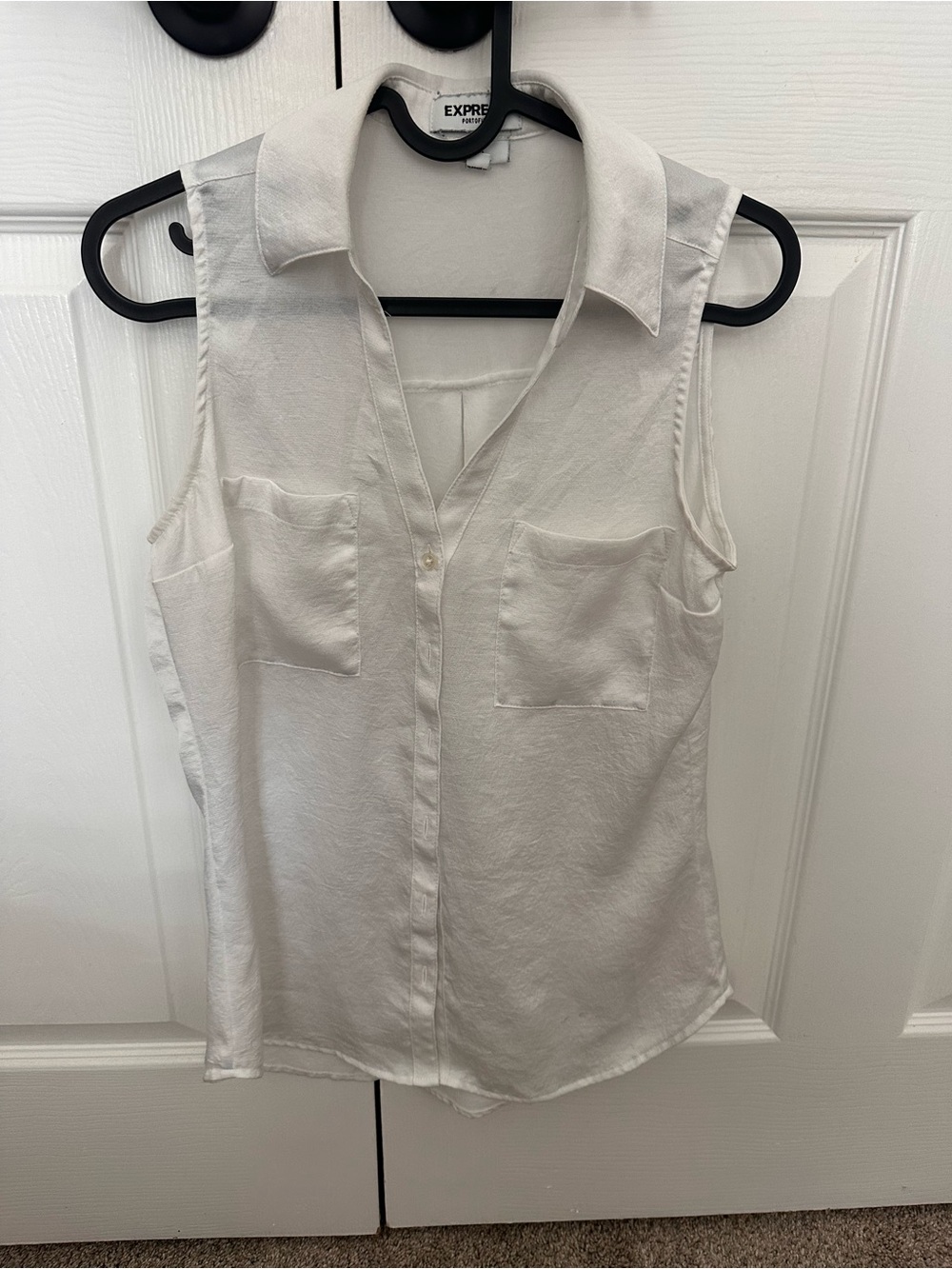 Express Sleeveless Collared Button-Front Blouse in White